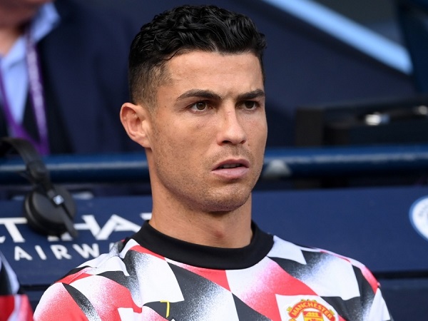 Tin Ngoại Hạng Anh 8/10: Ronaldo ở lại MU hết mùa giải